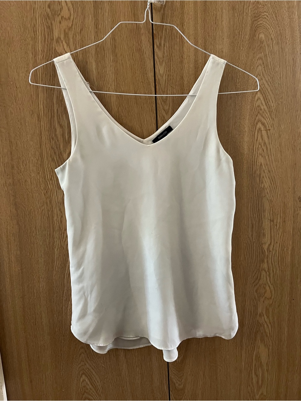 RW&CO White Sleeveless V-Neck Blouse